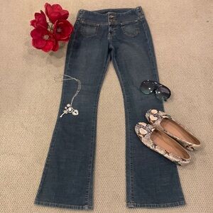 🌹 Vintage American Eagle Outfitter’s • Flare Mid Rise Denim Blue Jeans